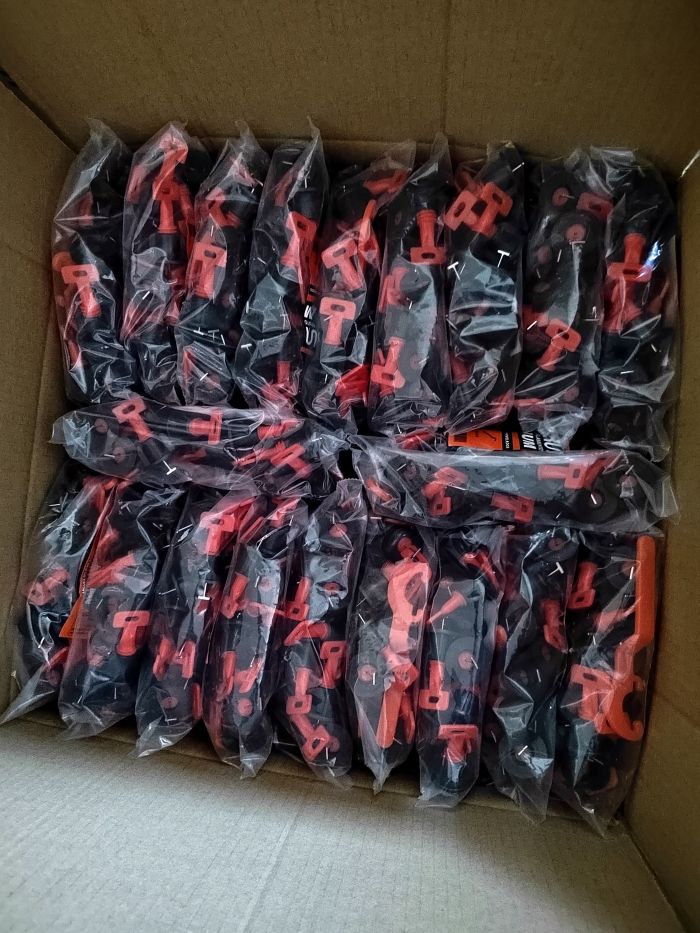 13 reusable tile leveling system